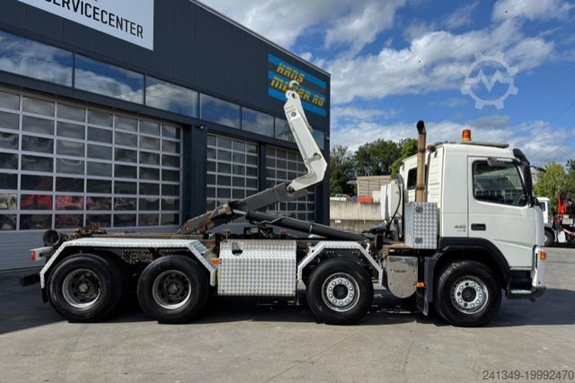 Камион с кука за контейнери VOLVO FM-440 8x4 Hiab 25T AHK