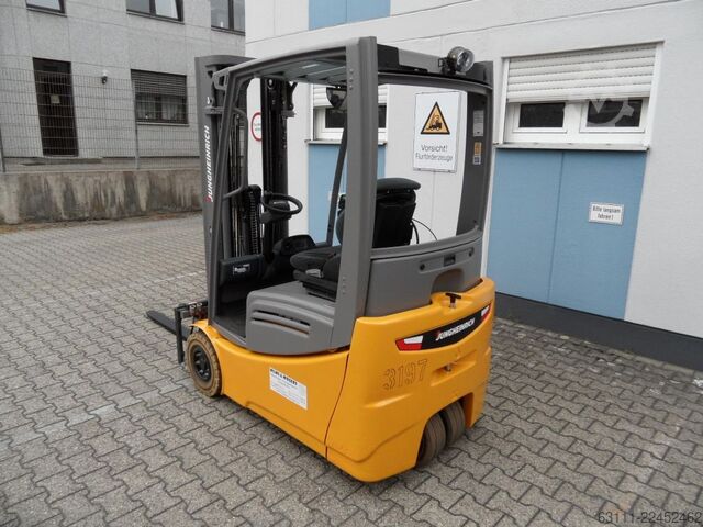 Empilhador eléctrico de 3 rodas Jungheinrich EFG 216k - neue Batterie - Triplex