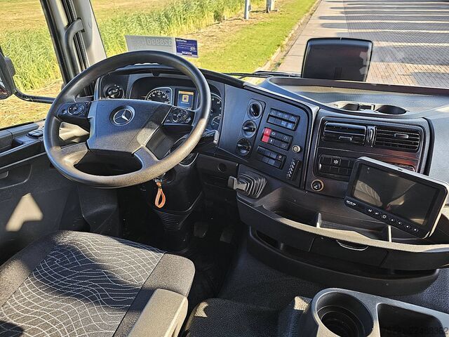 Plataforma de carga MERCEDES-BENZ ATEGO 1221 4x2 Palfinger 127tkm