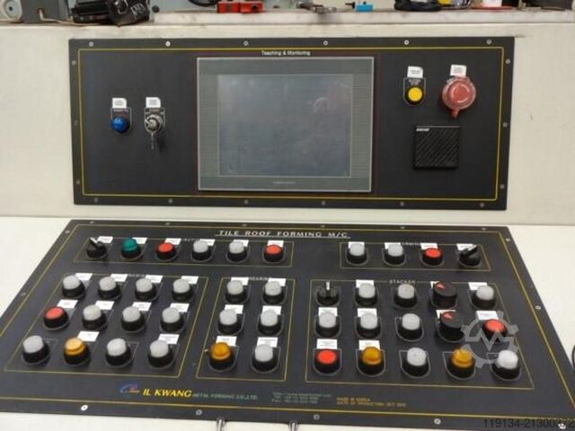 Linha de perfilagem de chapas metálicas para painéis telhados ILKWANG ILKWANG METAL SHEET PROFILING LINE FOR TILE ROOF PANELS