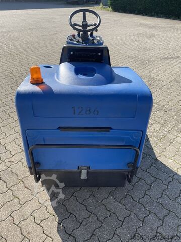Σκούπα με ηλεκτρική σκούπα Nilfisk Floortec R 670 B