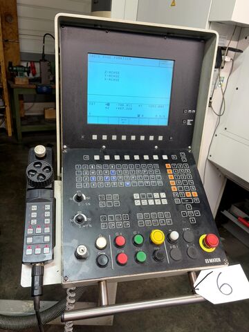 Pusat pemesinan sejagat MIKRON UME 900