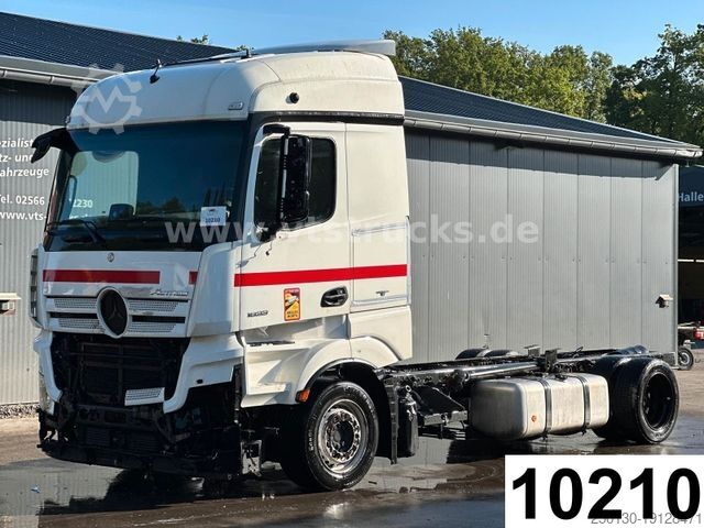 Kamyon şasisi MERCEDES-BENZ Actros 1833 4x2 Fahrgestell Euro6 *DEFEKT*