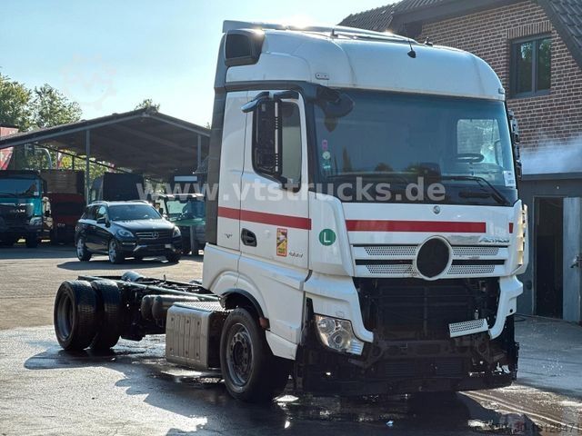 Kamyon şasisi MERCEDES-BENZ Actros 1833 4x2 Fahrgestell Euro6 *DEFEKT*