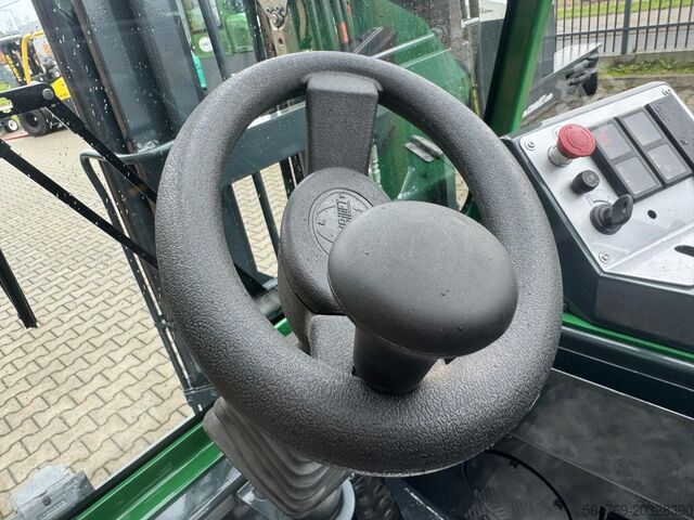 Nelosreittinen trukki Combilift CB3000// Diesel// Perfect / Only 5185 h