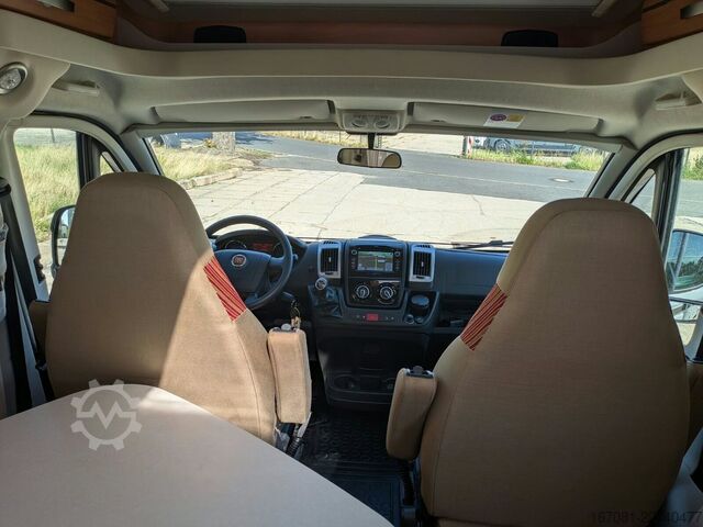 Semi-integrated camper HYMER/ERIBA Exsis-t 588