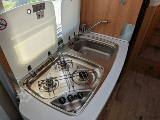 Semi-integrated camper HYMER/ERIBA Exsis-t 588