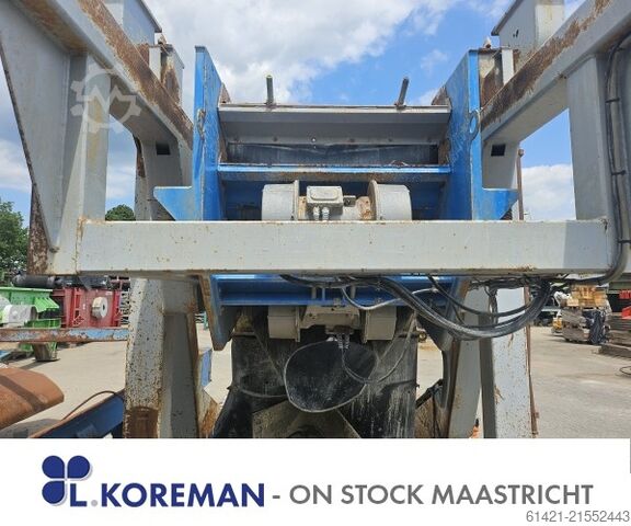 Sandvik Trichter mit Vibrationsrinne und Grizzly Sandvik Hopper with Vibrating Chute and Grizzly