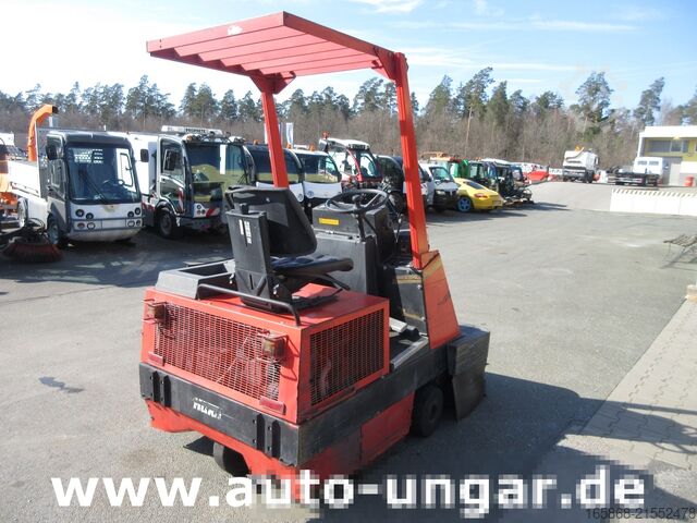 Xe quét đường Hako Jonas 1100 Ersatzteilträger Kubota Diese