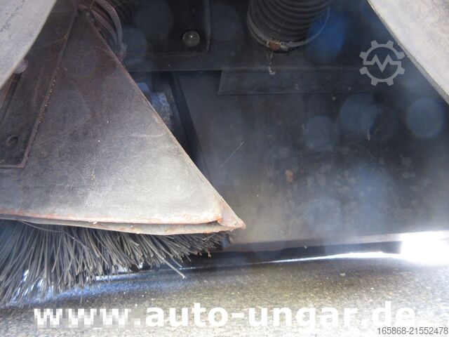 Xe quét đường Hako Jonas 1100 Ersatzteilträger Kubota Diese