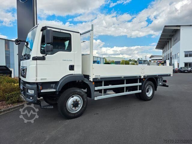 Prikolice platforme MAN TGM 13.250 4x4 BL Allrad 37.917km Klima 3 Sitze