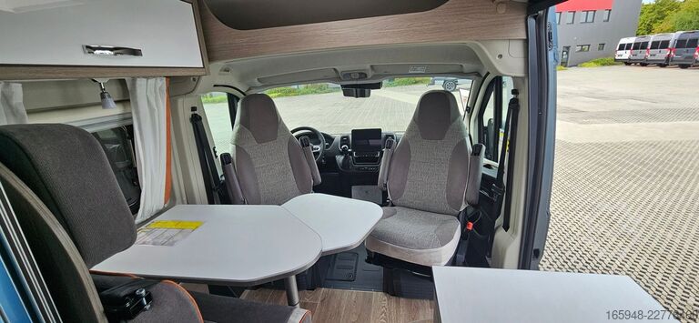 Xe cắm trại PÖSSL PÖSSL Roadstar 600 L*Längsbetten auf 6m