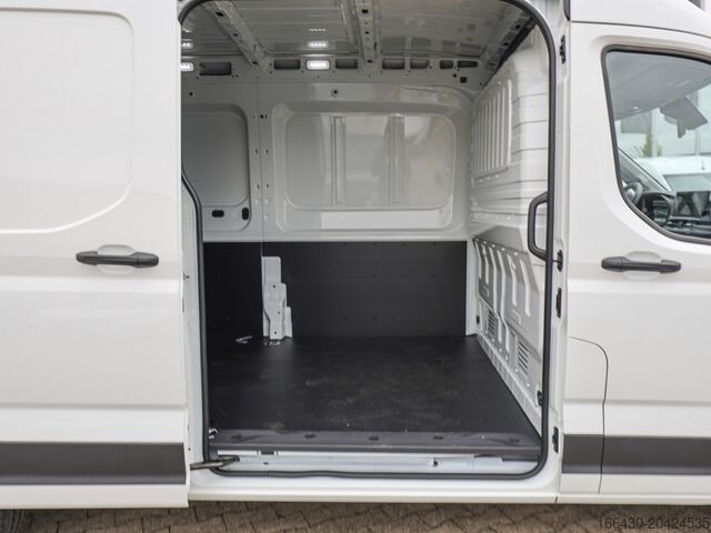 Xe van mui cao Maxus DELIVER 9