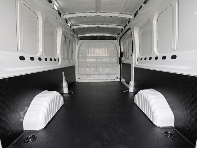 Xe van thùng kín Maxus DELIVER 9