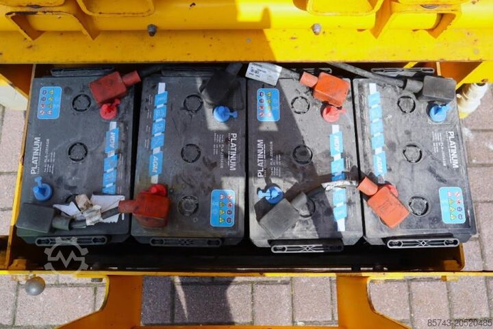 Ascensore a forbice Haulotte Compact 14 Electric, 14m Working Height, 350kg Cap