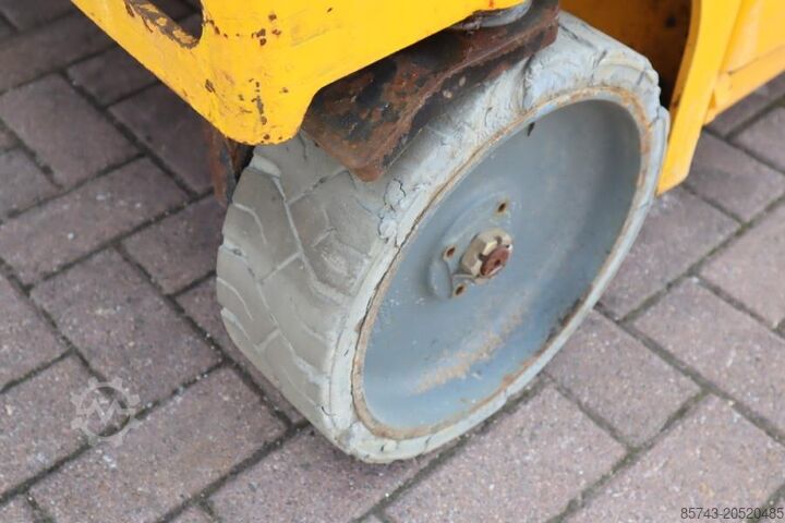 Ascensore a forbice Haulotte Compact 14 Electric, 14m Working Height, 350kg Cap