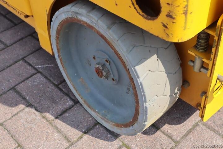 Ascensore a forbice Haulotte Compact 14 Electric, 14m Working Height, 350kg Cap