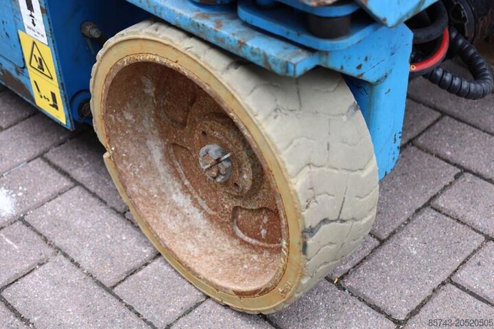 Ascensore a forbice Genie GS3232 Hydraulic Outriggers, Electric, 11.75m Work