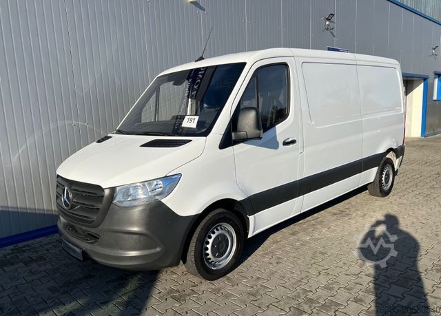 Slēgtais furgons MERCEDES-BENZ Sprinter 211 LANG ANHÄNGERKUPPLUNG KLIMA 3-SITZE