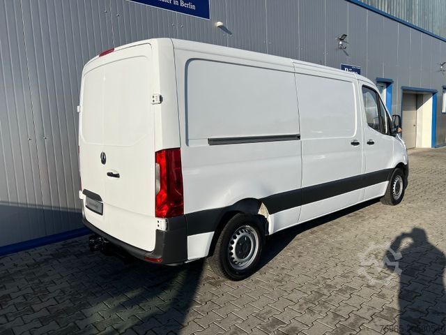 Slēgtais furgons MERCEDES-BENZ Sprinter 211 LANG ANHÄNGERKUPPLUNG KLIMA 3-SITZE