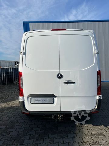 Slēgtais furgons MERCEDES-BENZ Sprinter 211 LANG ANHÄNGERKUPPLUNG KLIMA 3-SITZE