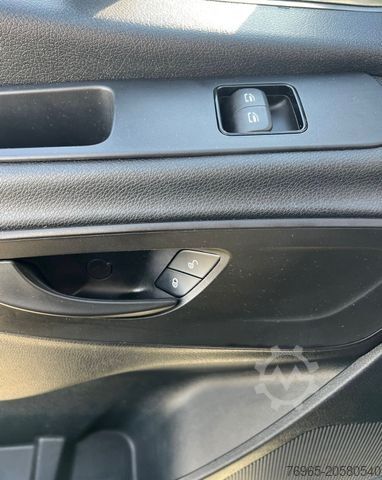 Slēgtais furgons MERCEDES-BENZ Sprinter 211 LANG ANHÄNGERKUPPLUNG KLIMA 3-SITZE