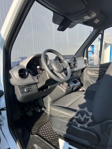 Slēgtais furgons MERCEDES-BENZ Sprinter 211 LANG ANHÄNGERKUPPLUNG KLIMA 3-SITZE