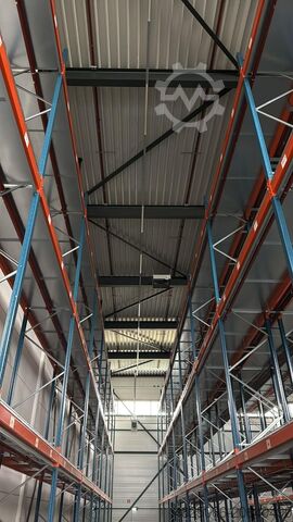 Bangunan komersial bongkar-pasang sekitar 2350 m² Resteel