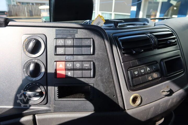 Transportador de coches Mercedes-Benz Atego 1221 1221 L  Takel wagen 6 Persoons