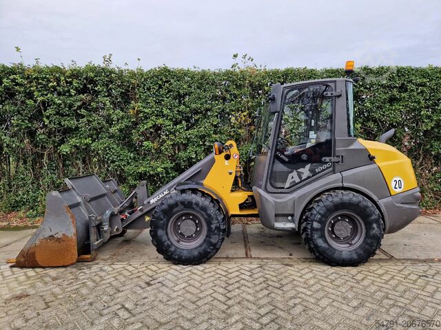 Pala gommata Mecalac AX1000