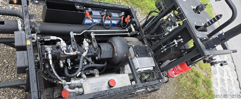 Trasportatore cingolato porta-attrezzi polivalente NIKO Raupe Hatz 1B50 T-4 Tank Stromaggregat