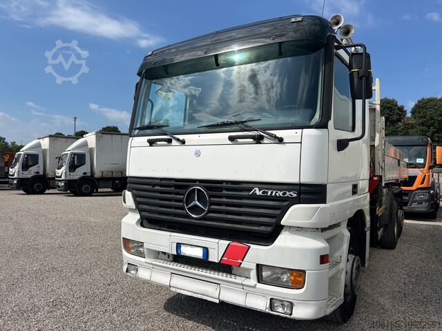 самосвал с кран Mercedes-Benz ACTROS 2543
