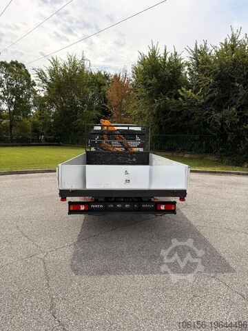 βαν με γερανό τοποθετημένο σε φορτηγό Iveco Daily 35c18 hi-matic