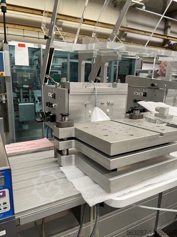 Lämpömuovauskone / läpipainokone Uhlmann UPS4ET