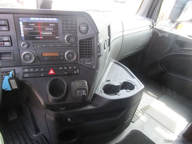 Kamion sa kranom Mercedes-Benz Actros 3563 8x4 Euro 6 HMF 4020-K6