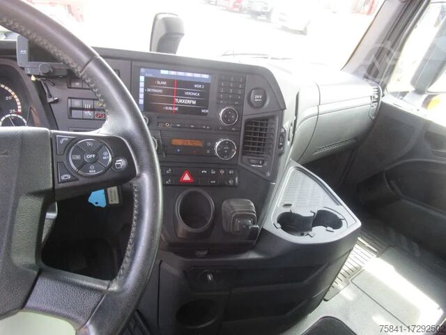 Kamion sa kranom Mercedes-Benz Actros 3563 8x4 Euro 6 HMF 4020-K6