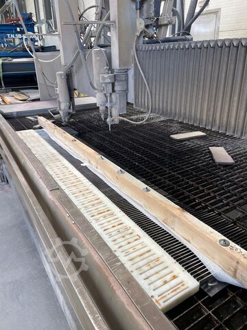 آلة قطع المياه النفاثة Water Jet Sweden NC 4020 D