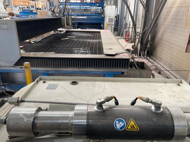 آلة قطع المياه النفاثة Water Jet Sweden NC 4020 D