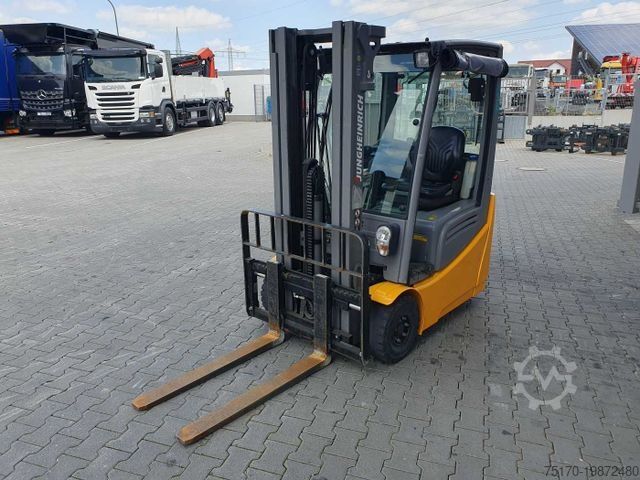 Etukuormaaja trukki JUNGHEINRICH EFG 215 / Triplex: 4.25m! / nur 3.439h! / 2022
