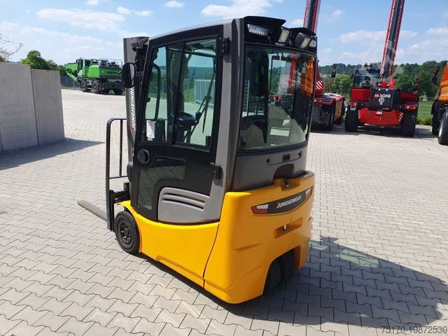 Ön yükleyici forklift JUNGHEINRICH EFG 215 / Triplex: 4.25m! / SS /  2.472h! / 2020