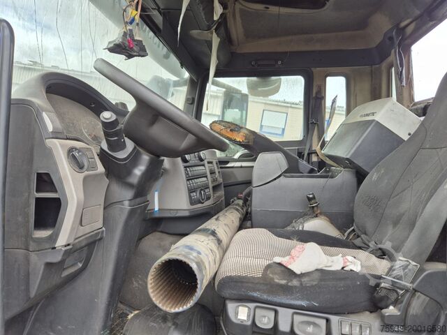 د ټرک چیسس MAN TGS 26.470 6x2  BRANDSCHADEN