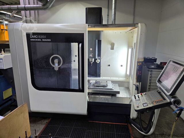 Függőleges megmunkáló központ Maho DMC 835 V