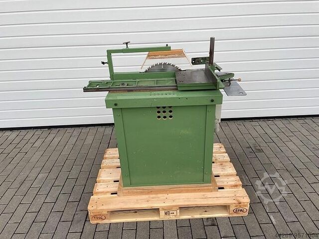 Circular saw with sliding carriage 