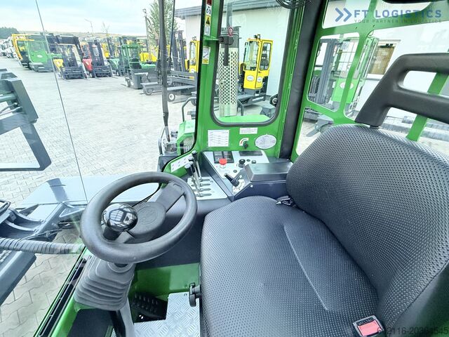 Carrello elevatore a quattro direzioni Combilift C4500 DIESEL DUPLEX WIDE FORK POSITIONER