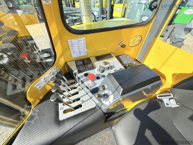 Carrello elevatore a quattro direzioni Combilift C5000XL GAS TRIPLEX 6000 EXTENDABLE FORK