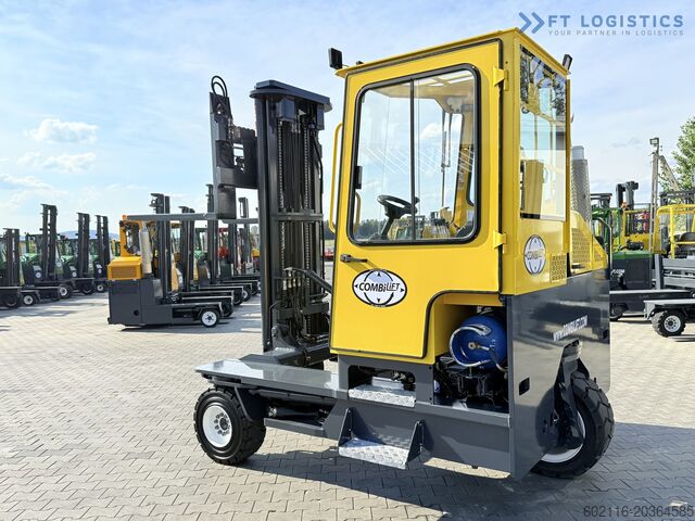 Carrello elevatore a quattro direzioni Combilift C5000XL GAS TRIPLEX 6000 EXTENDABLE FORK