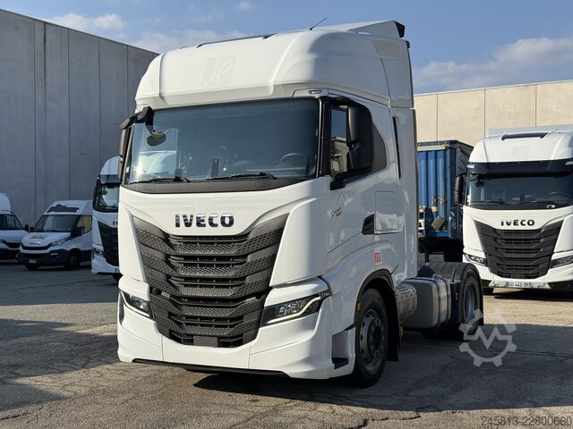 Standart çekici ünitesi Iveco Sway 490