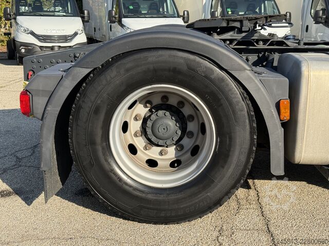 Standart çekici ünitesi Iveco Sway 490