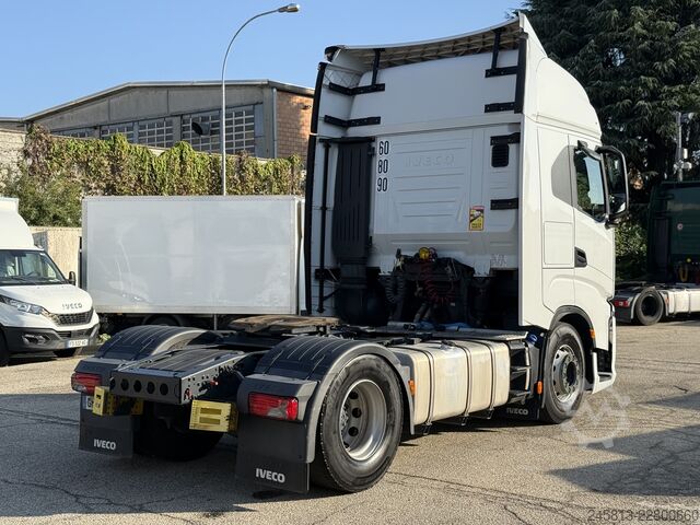 Standart çekici ünitesi Iveco Sway 490