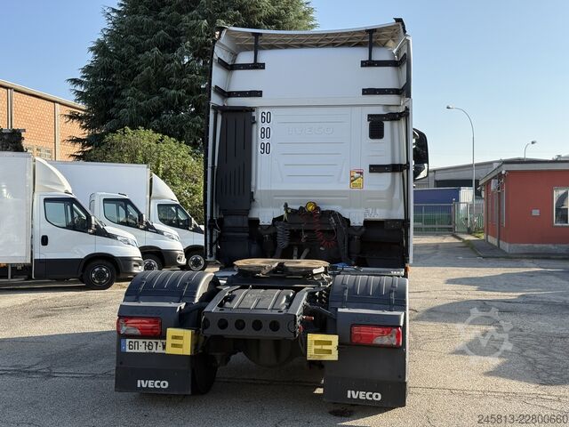 Standart çekici ünitesi Iveco Sway 490